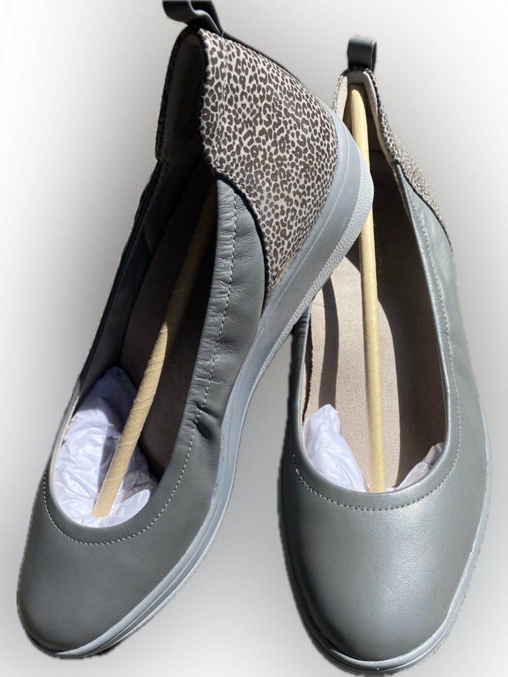 Vionic Jacey grey leather wedges  Leopard-Accent New in box. Size 8.5W
